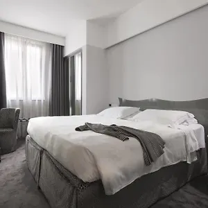 호텔 베르나, 밀라노
